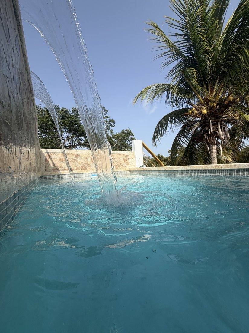 Cascada y piscina de Villa 2